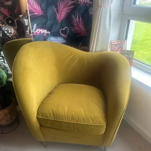 Swoon velvet armchair in yellow mustard velvet - Image 7