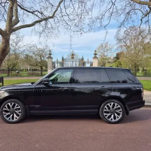 Land Rover Range Rover 3.0 D350 MHEV Autobiography LWB - Image 2