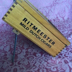 Vintage Ritmeester Wooden Counter Top Dutch Cigar Display Case. - Image 5