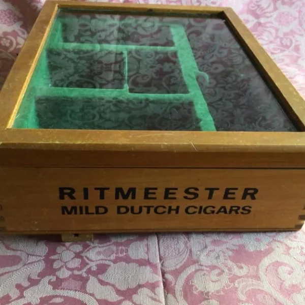 Vintage Ritmeester Wooden Counter Top Dutch Cigar Display Case.