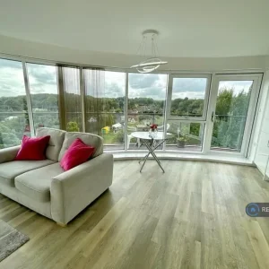 2 bedroom flat in The Embankment, Nash Mills Wharf, Hemel Hempstead, HP3 (2 bed) (#2585194)