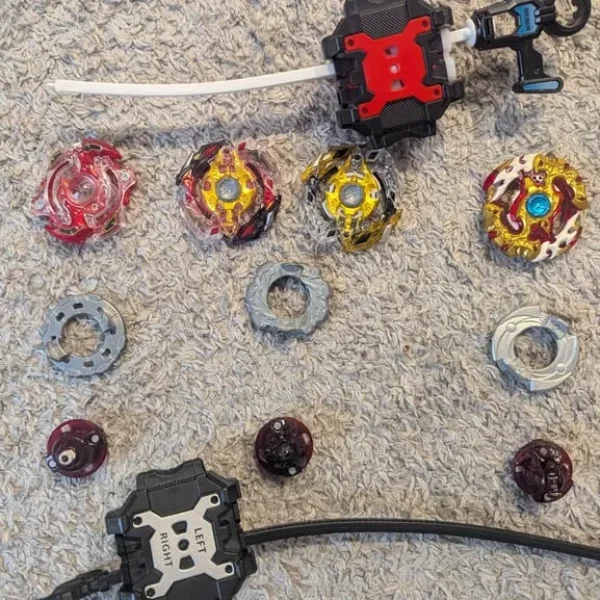 3 beyblades