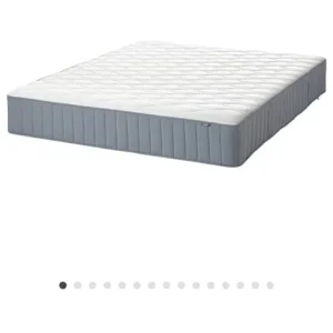 King size bed - Image 4