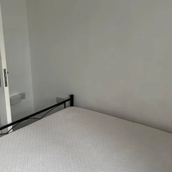 (Not a studio)Double room including bills for single occupancy