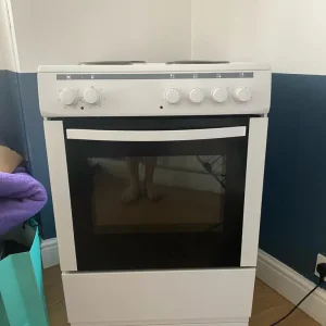 ESSENTIALS 60 cm Electric Solid Plate Cooker