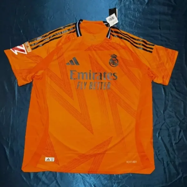 Real madird 24/25 away kit (PayPal only and postage sorry)