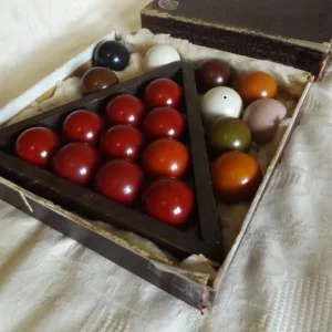 1940s Ronite snooker balls with original box and wooden rack - Image 3