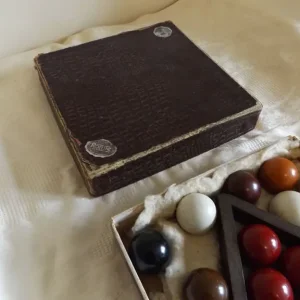 1940s Ronite snooker balls with original box and wooden rack - Image 4