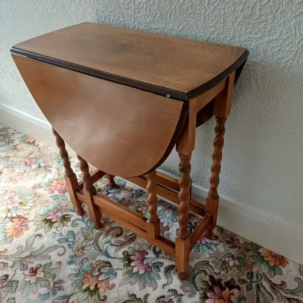 Drop leaf Occasional Table