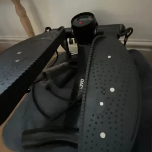 Stepper - delivery available - no plugs required - Image 4