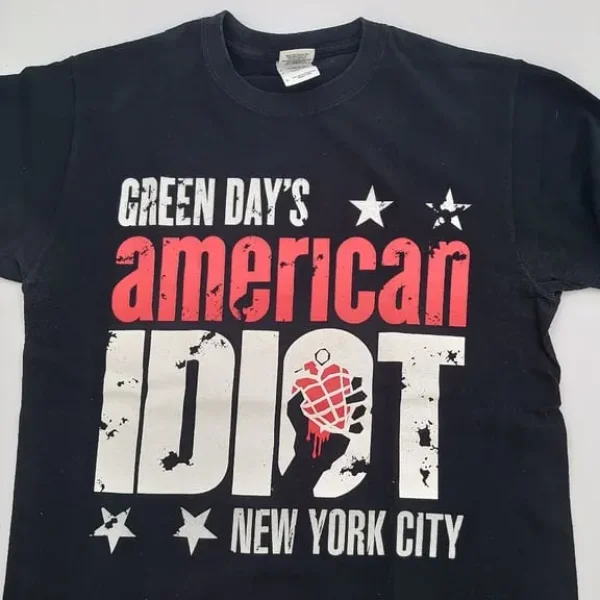 Green Day American Idiot T-Shirt WITH FREE GREEN DAY CD.
