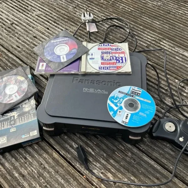 Panasonic 3DO console + 2 games + 2 sampler discs. *IT WORKS!*