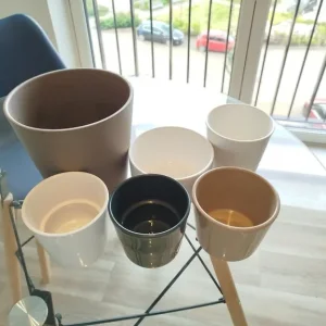 Batch of flower pots