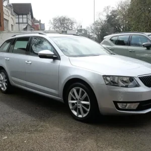 2014 Skoda Octavia 2.0 TDI Elegance DSG Euro 5 (s/s) 5dr Diesel - Image 4