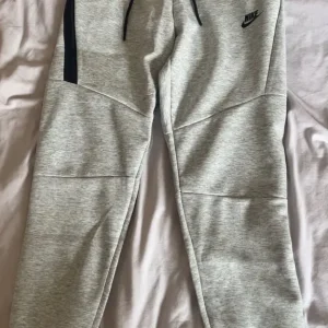 Nike tech joggers
