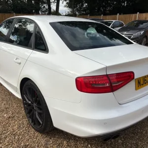 2012 Audi A4 2.0 TDI Black Edition quattro Euro 5 (s/s) 4dr SALOON Diesel Manual - Image 5