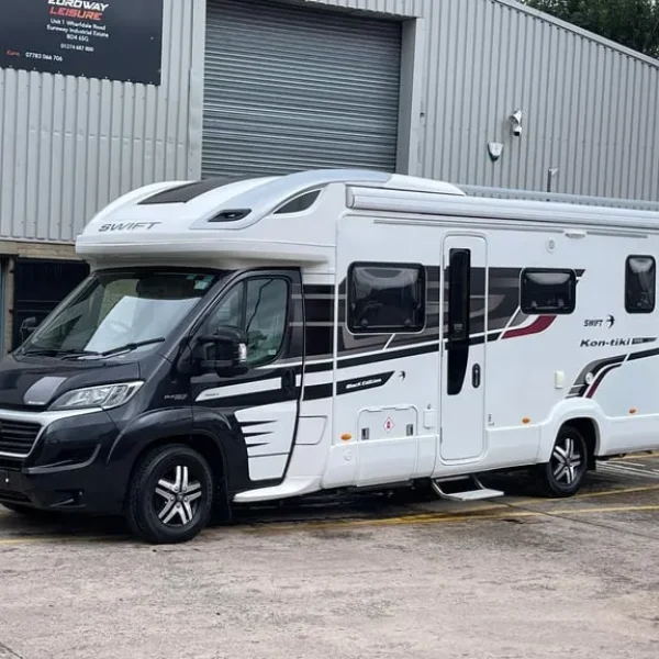 Fiat DUCATO 42 MULTIJET SWIFT KON TIKI 625 BLACK EDITION 4 BERTH MOTOR HOME