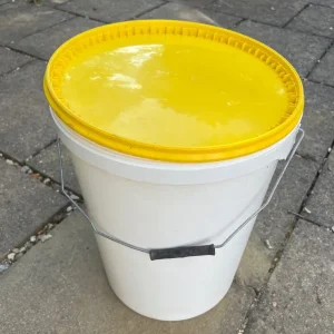 Plastic bucket with lid