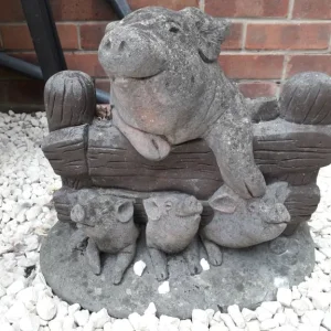 Pig family statue - Image 2