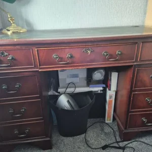 Chesterfield style desk and captains chair - Image 3