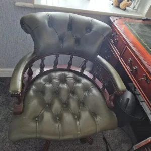 Chesterfield style desk and captains chair - Image 4