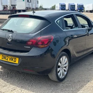 2012 Vauxhall Astra 1.4T 16V SE [140] 5dr HATCHBACK Petrol Manual - Image 3