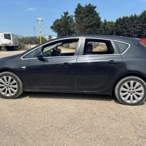 2012 Vauxhall Astra 1.4T 16V SE [140] 5dr HATCHBACK Petrol Manual - Image 8