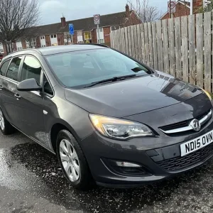 BARGAIN, AUTOMATIC, Vauxhall Astra Estate. Good condition - Image 2