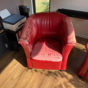 Pair of leather tub chairs - Image 3