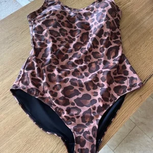 Women's new animal print swimming costume 18
