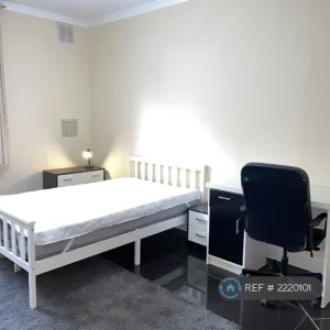 2 bedroom flat in Rashleigh House, London, WC1H (2 bed) (#2220101) - Image 4