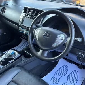 NISSAN LEAF 30kWh Tekna 2017 - Image 7