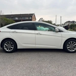 2016 Hyundai i40 1.7 CRDi Blue Drive SE Nav Business Euro 6 (s/s) 4dr Saloon Diesel Manual - Image 3