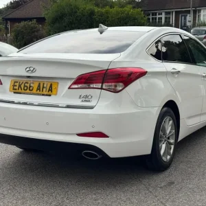 2016 Hyundai i40 1.7 CRDi Blue Drive SE Nav Business Euro 6 (s/s) 4dr Saloon Diesel Manual - Image 4