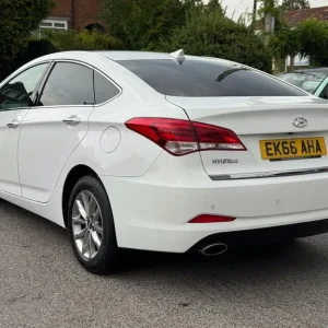 2016 Hyundai i40 1.7 CRDi Blue Drive SE Nav Business Euro 6 (s/s) 4dr Saloon Diesel Manual - Image 6