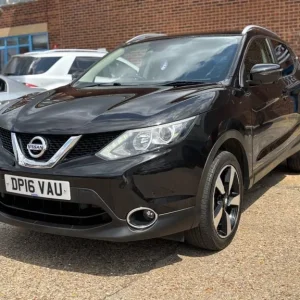 2016 Nissan Qashqai 1.5 dCi N-Connecta 5dr HATCHBACK DIESEL Manual - Image 3
