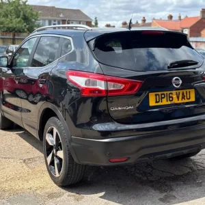 2016 Nissan Qashqai 1.5 dCi N-Connecta 5dr HATCHBACK DIESEL Manual - Image 4