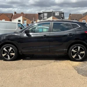 2016 Nissan Qashqai 1.5 dCi N-Connecta 5dr HATCHBACK DIESEL Manual - Image 6