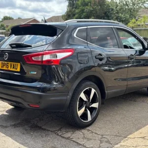 2016 Nissan Qashqai 1.5 dCi N-Connecta 5dr HATCHBACK DIESEL Manual - Image 8