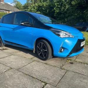 Toyota Yaris 1.5 VVT-I Design Bi-tonne - Image 2