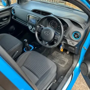 Toyota Yaris 1.5 VVT-I Design Bi-tonne - Image 8