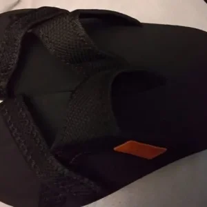 Pair of modern black flip flops size 41 new - Image 3