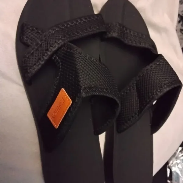 Pair of modern black flip flops size 41 new