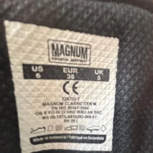 Ladies Magnum Boots Size UK 5 - Image 2