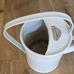 Cream watering can - Image 2