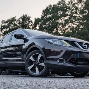 2016 Nissan Qashqai 1.2 DIG-T n-tec XTRON 2WD Euro 6 (s/s) 5dr HATCHBACK Petrol Automatic - Image 4