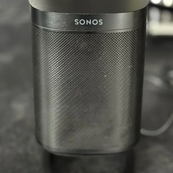 SONOS ONE SL ON FLEXSON STAND