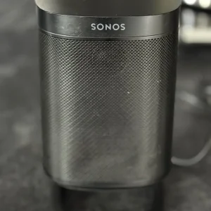 SONOS ONE SL ON FLEXSON STAND