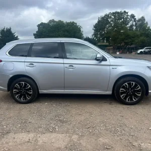 2017 Mitsubishi Outlander PHEV JURO SUV Petrol/Ele Automatic - Image 4