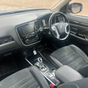 2017 Mitsubishi Outlander PHEV JURO SUV Petrol/Ele Automatic - Image 5